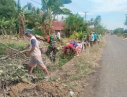Koramil 1406-06/Pammana Rutin Gelar Karya Bhakti Pembersihan Saluran Air Bersama Masyarakat