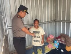 Wujud Kepedulian Kapolsek Belawa, Bantu Warga yang Hidup di Kolong Rumah
