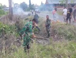 Koramil 1406-03/Maniangpajo Laksanakan Karya Bhakti Pembersihan Drainase Bersama Masyarakat