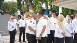 Hari Pertama Berkantor Pasca Lebaran, A. Rosman Pimpin Apel