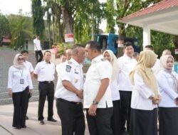 Hari Pertama Berkantor Pasca Lebaran, A. Rosman Pimpin Apel