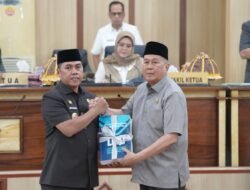 Bupati Wajo Serahkan LKPJ Tahun 2025 ke DPRD