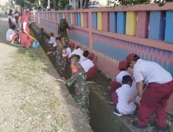 Koramil 1406-09/Sajoanging Bersama Guru dan Murid SDN 227 Doping Laksanakan Karya Bhakti