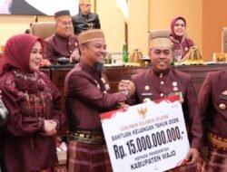 HJW Ke 627, Gubernur Sulsel Serahkan Bantuan Keuangan 15 Milyar