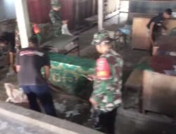 Koramil 1406-03/Maniangpajo Laksanakan Karya Bhakti Pembersihan Pasar Rakyat