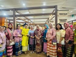 Tenun Sutera Sengkang Bersinar di Persit Bisa Vol II 2026, Produk UMKM Persit Wajo Sangat Diminati