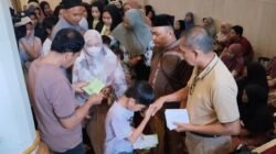 Ringankan Beban Anak Yatim dan Kaum Dhuafa, Pengurus Masjid At-Taubah Pasar Sentral Berikan Santunan