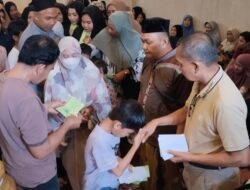 Ringankan Beban Anak Yatim dan Kaum Dhuafa, Pengurus Masjid At-Taubah Pasar Sentral Berikan Santunan