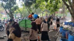 Koramil 1406-01/Tempe Laksanakan Karya Bhakti Bersama Guru dan Siswa SMAN 3 Wajo
