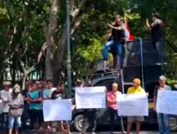 Ratusan Warga Abbanuangnge Gelar Unjuk Rasa di Kantor DPRD Wajo