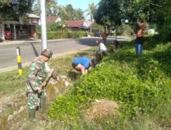 Peduli Kebersihan Lingkungan, Personil TNI Laksanakan Karya Bhakti Pembersihan Lingkungan