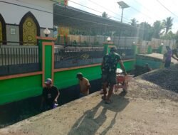 Koramil 1406-08/Sabbangparu laksanakan Karya Bhakti pembersihan saluran irigasi