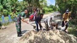 Babinsa Koramil 1406-07/Takkalalla Laksanakan Karya Bakti Perbaikan Jalan