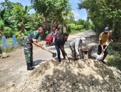 Babinsa Koramil 1406-07/Takkalalla Laksanakan Karya Bakti Perbaikan Jalan