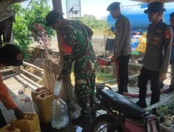 Babinsa Koramil 1406-06/Pammana Dampingi Penyaluran Bantuan Air Bersih di Desa Lapukke