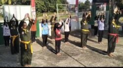 Antusias Warga Meningkat, Padepokan Ranting 11 Koramil 10/Pitumpanua Gencar Latihan Bersama Pelajar