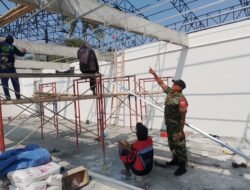 Pastikan Pembangunan Berjalan Sesuai Rencana, Babinsa Tosora Turun ke Lapangan